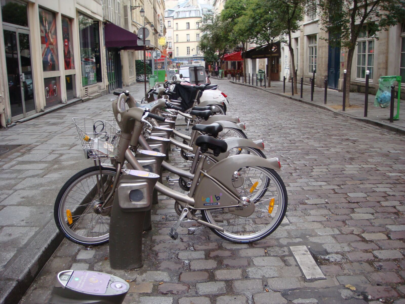 Sony DSC-T200 sample photo. Bike, paris, street photography