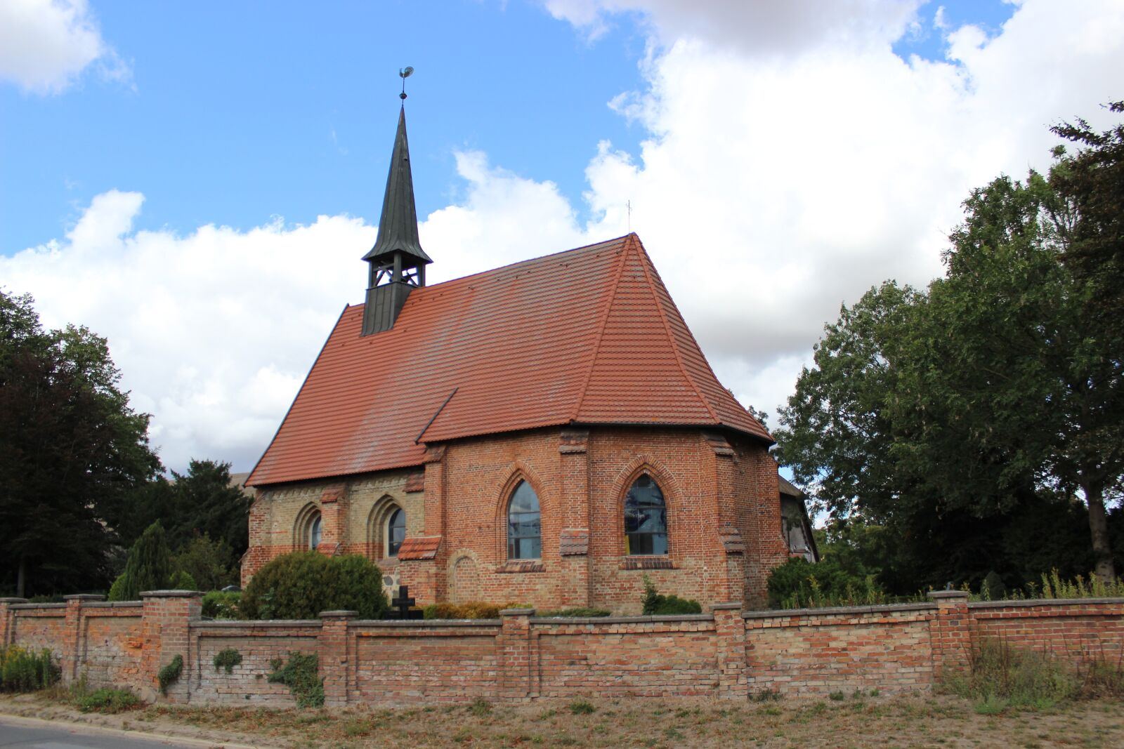 Canon EOS 600D (Rebel EOS T3i / EOS Kiss X5) sample photo. Church, village church, architecture photography