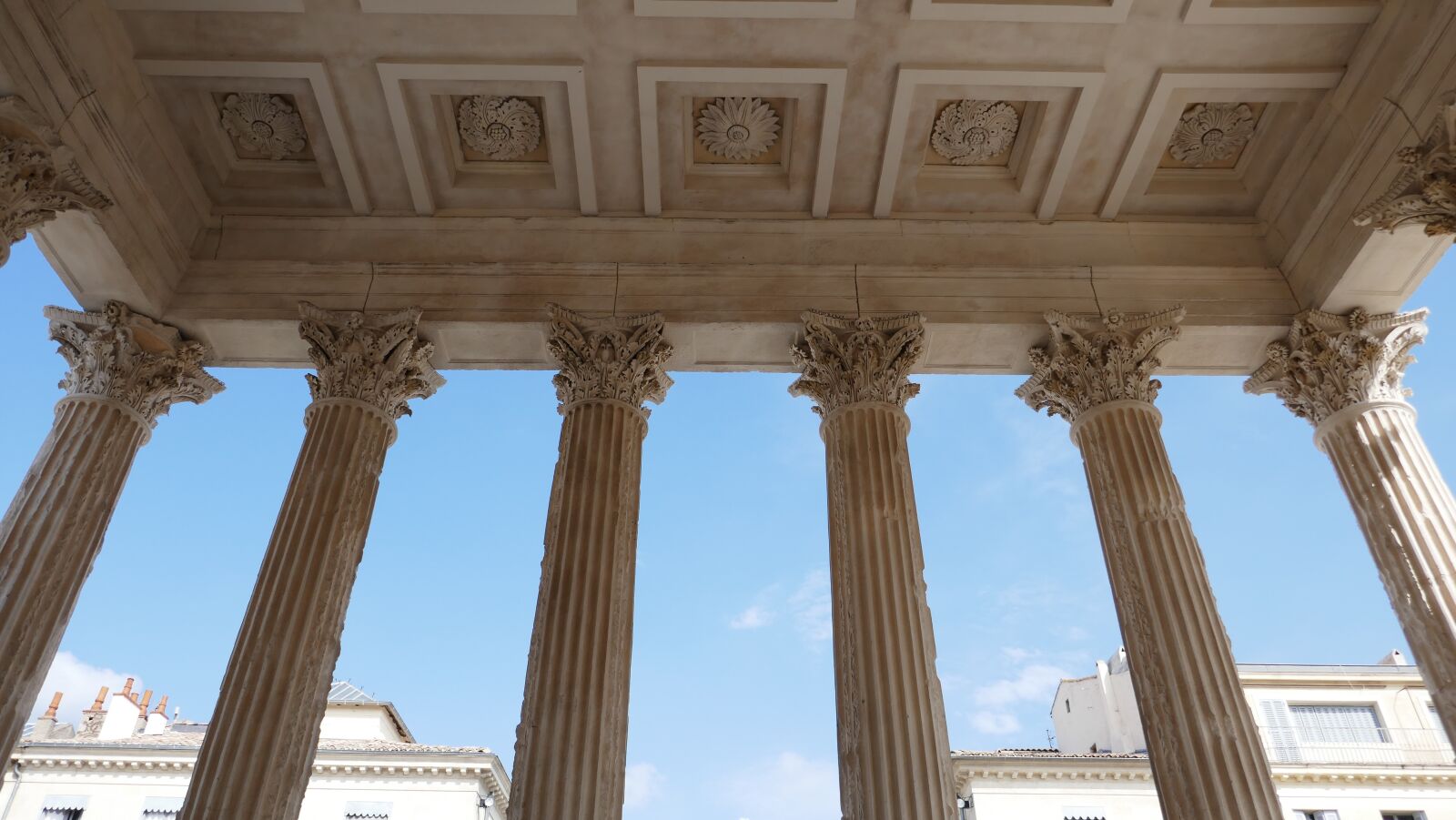 Panasonic Lumix DMC-ZS100 (Lumix DMC-TZ100) sample photo. Corinthian, columns, maison caree photography