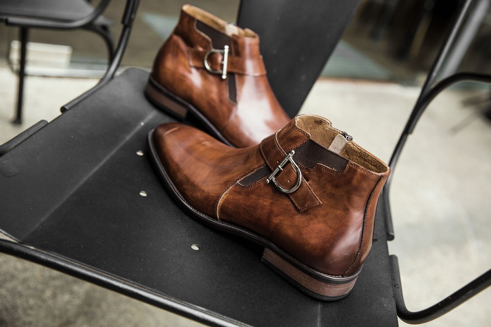 Canon EF 24-70mm F2.8L II USM sample photo. Shoes men, shoe, shine photography