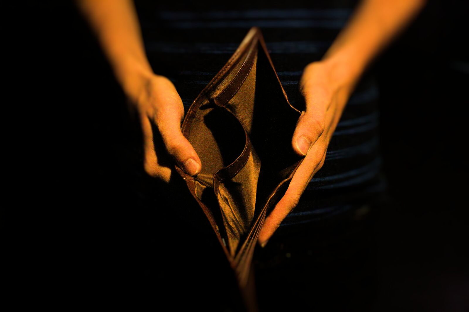 Canon EOS 1000D (EOS Digital Rebel XS / EOS Kiss F) sample photo. Broke, empty, hands, money photography