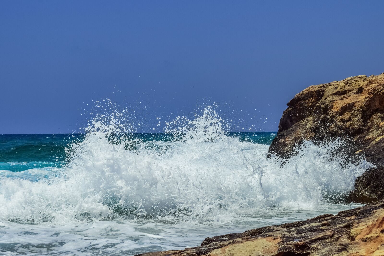 Nikon D3300 sample photo. Wave, smashing, coast photography
