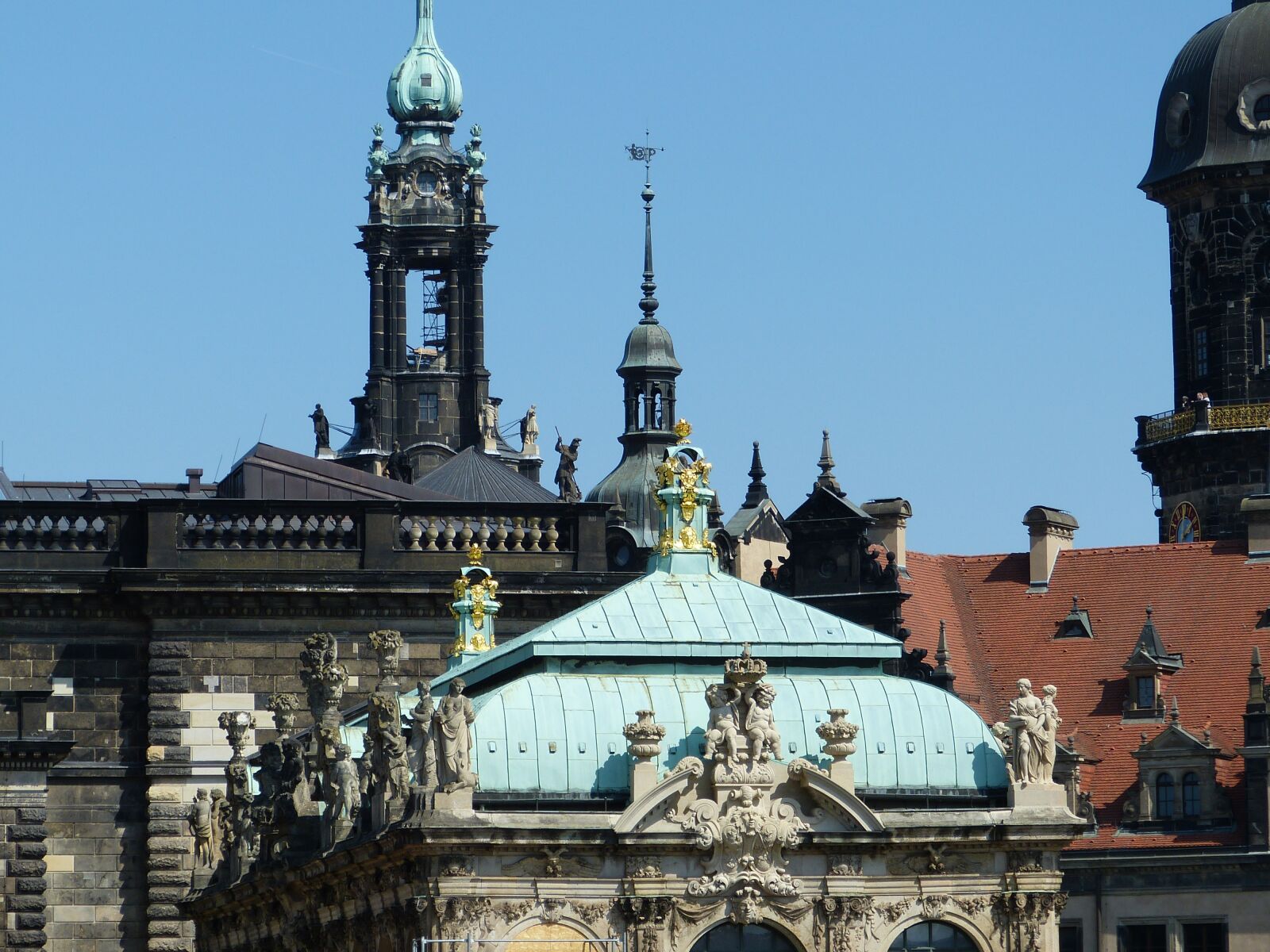 Panasonic Lumix DMC-FZ150 sample photo. Dresden, kennel, landmark photography