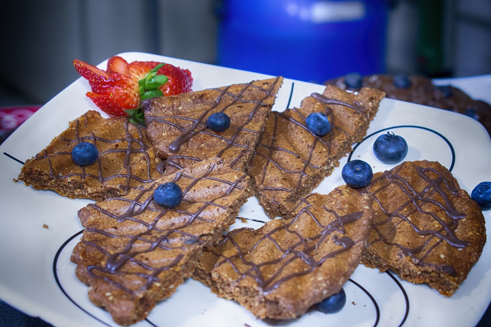Nikon D3300 sample photo. Waffles, arándanos, fresa photography