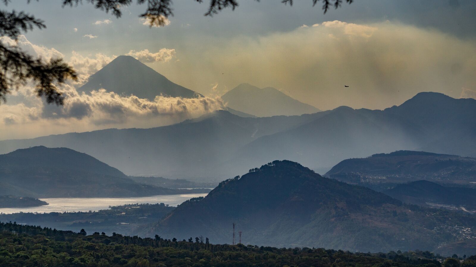 Sony E 55-210mm F4.5-6.3 OSS sample photo. Outdoor, sunset, mountains photography