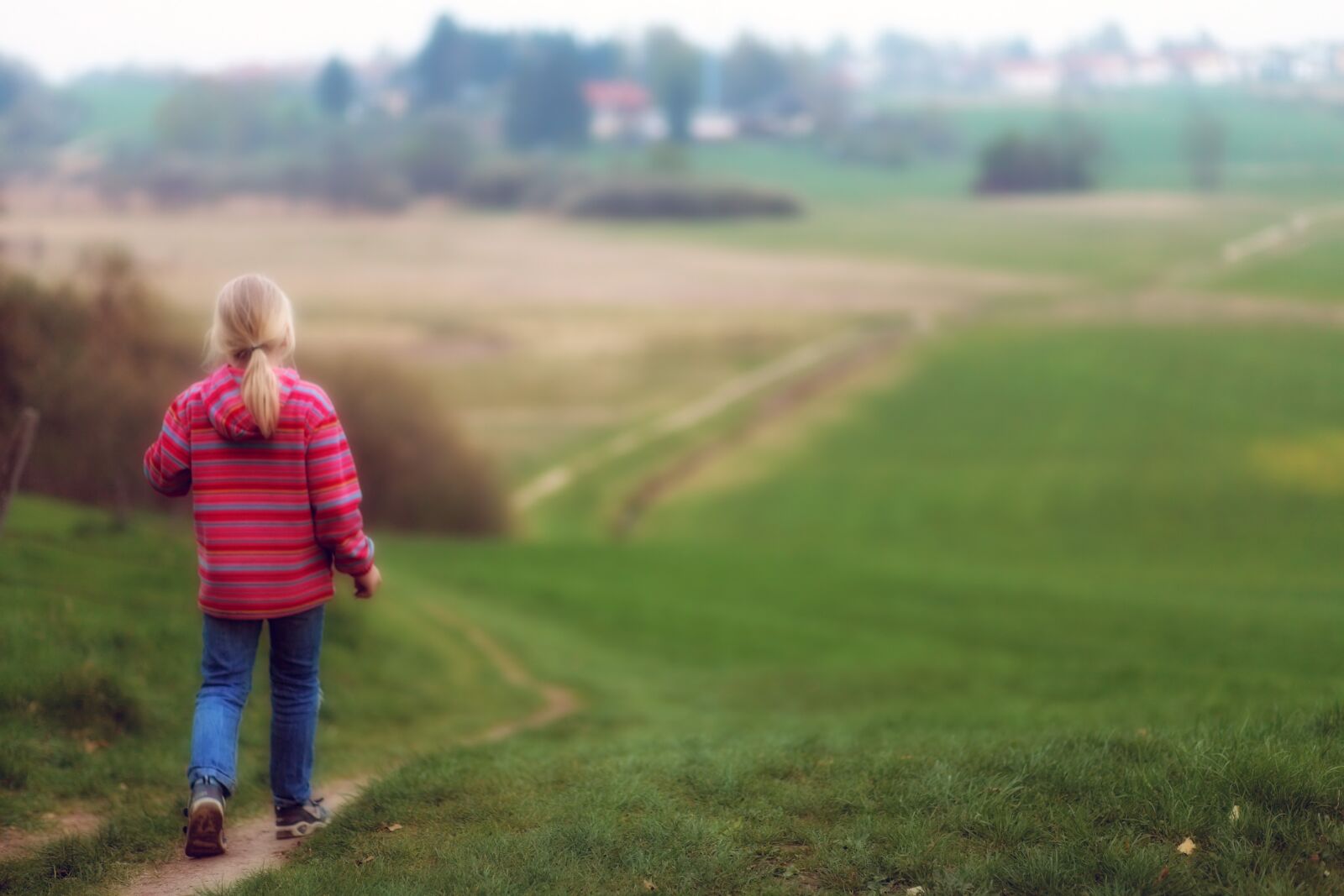 Canon EOS 5D sample photo. Girl, away, hiking photography