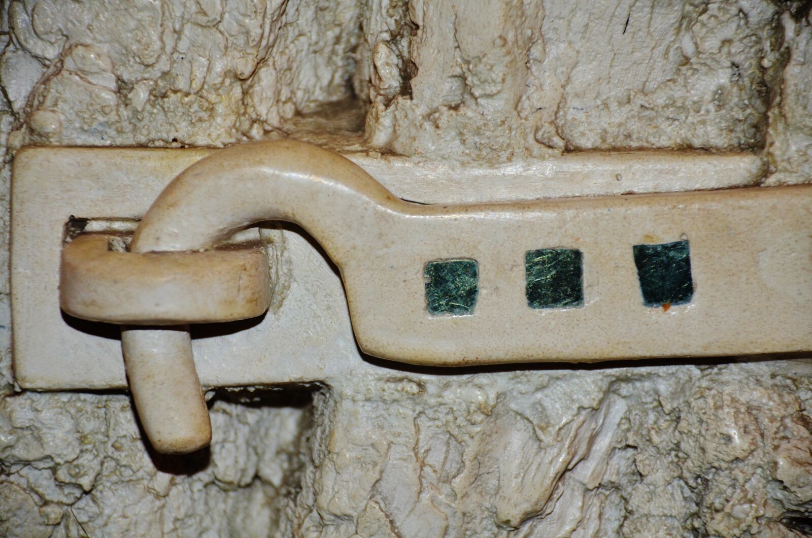 Nikon D7000 sample photo. Stone, carving, architecture photography