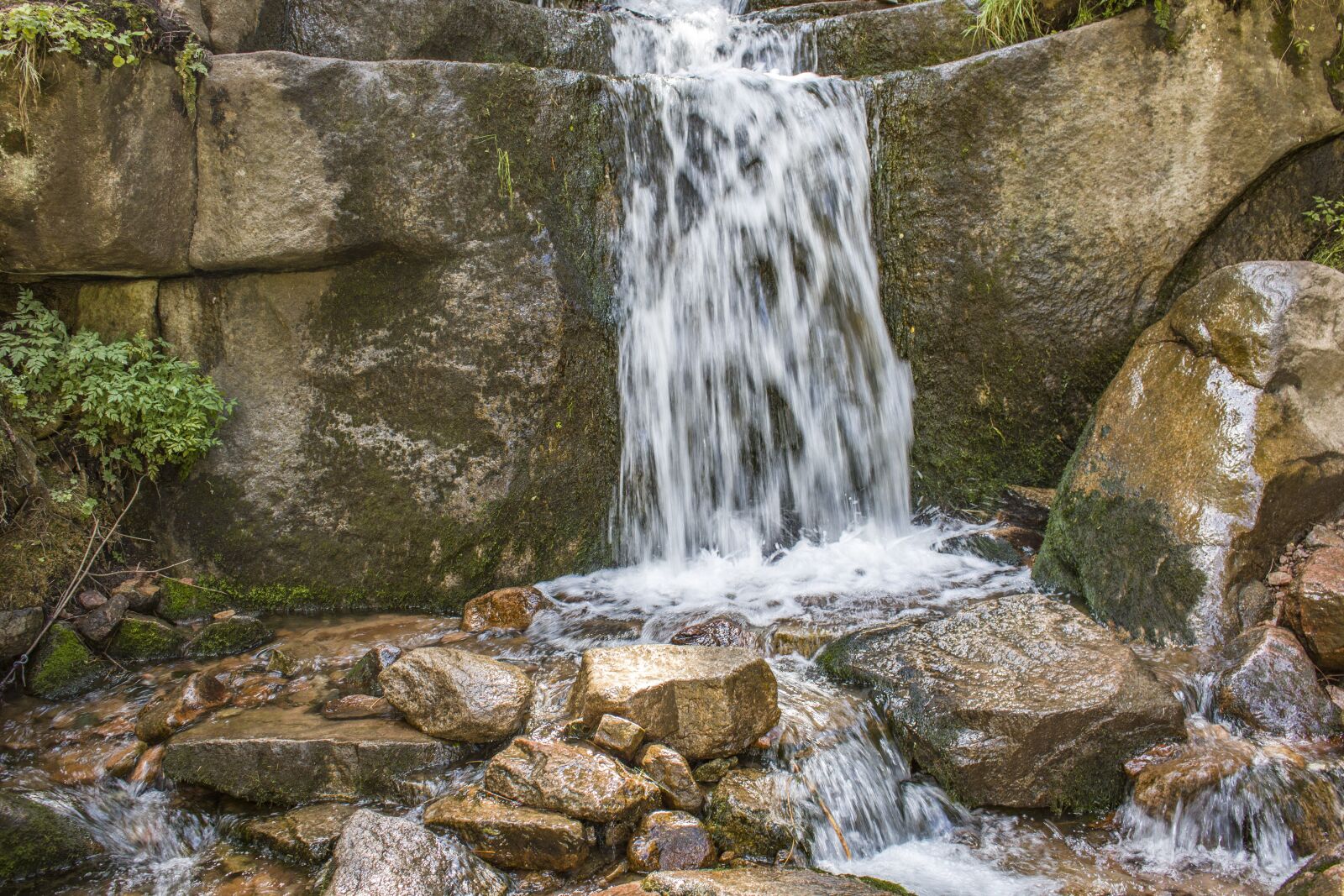 Canon EOS 750D (EOS Rebel T6i / EOS Kiss X8i) + Canon EF-S 18-55mm F3.5-5.6 IS STM sample photo. Waterfall, nature, water photography