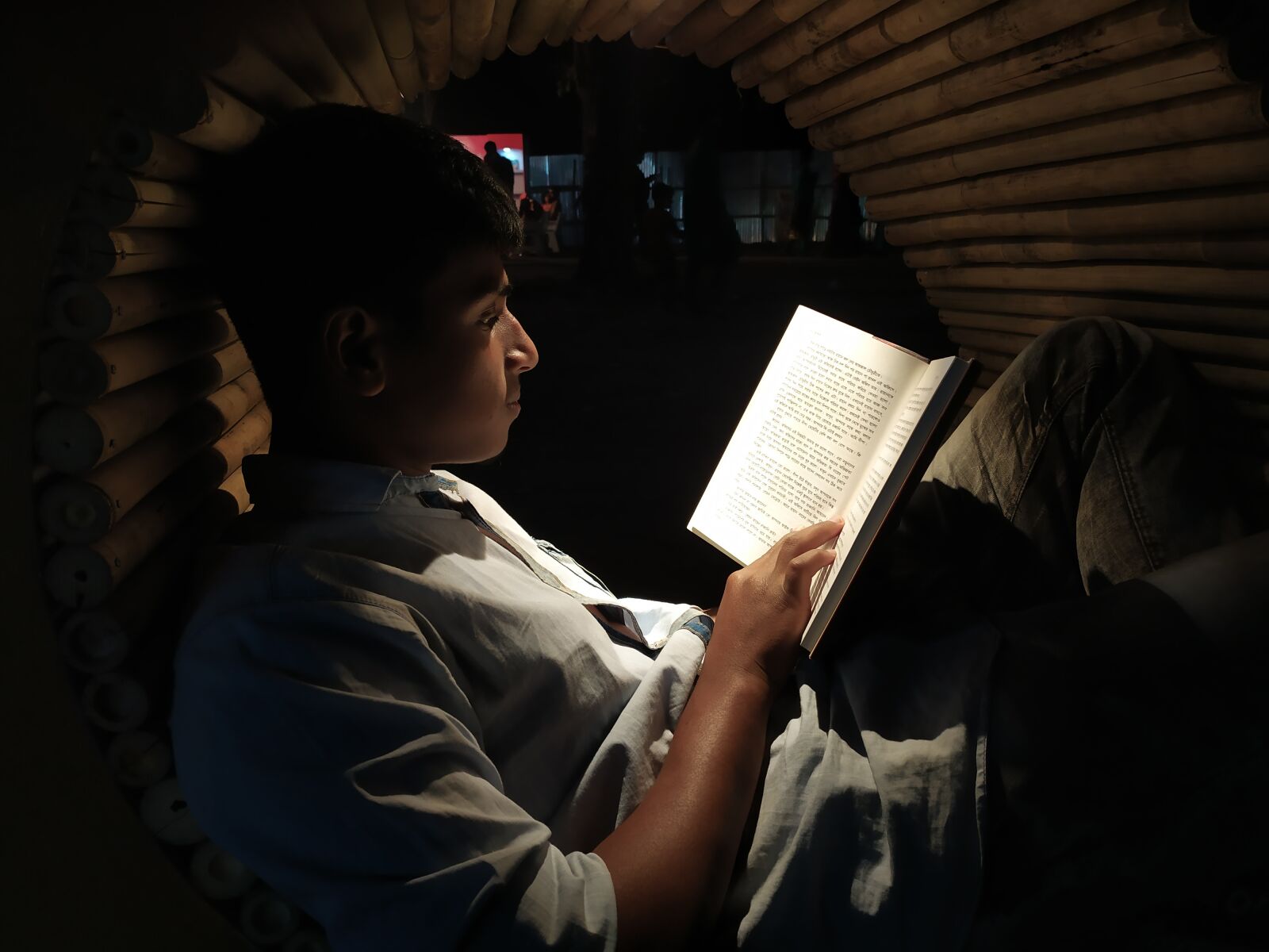 Xiaomi Redmi Note 7 sample photo. Book reading, book, low photography