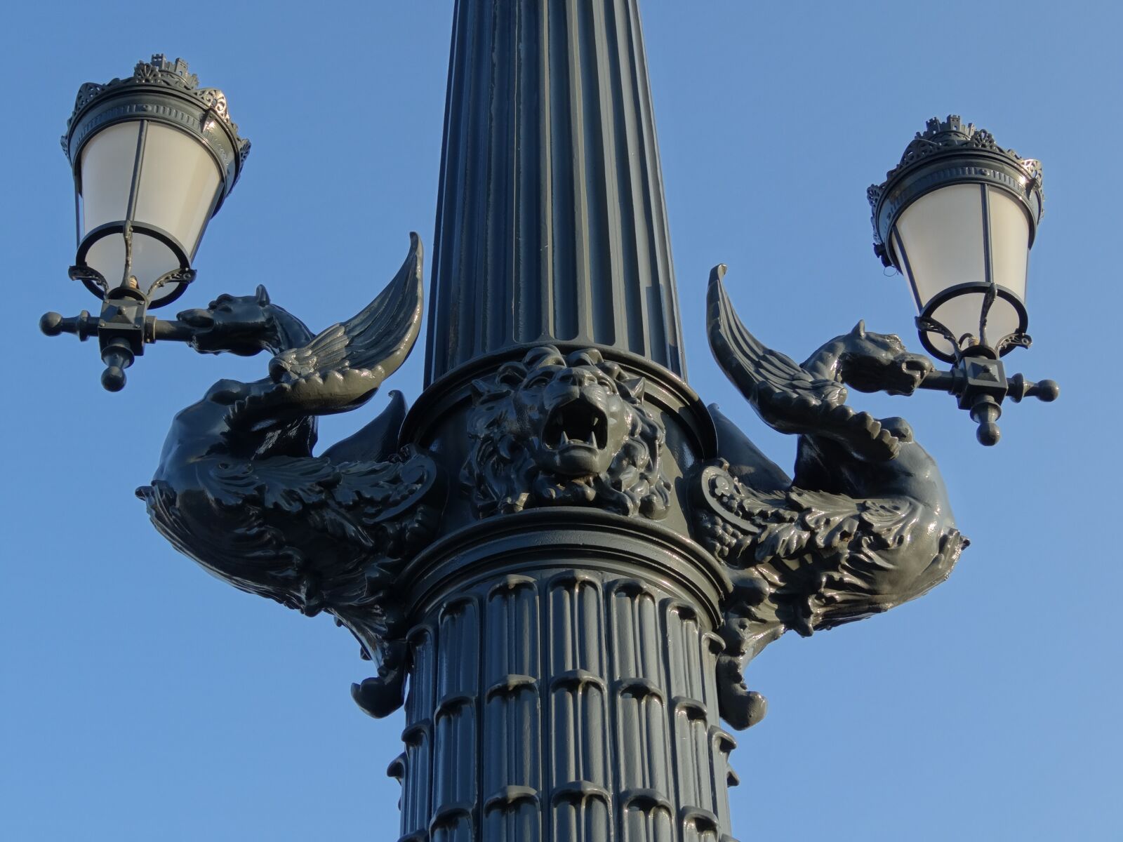 Sony Cyber-shot DSC-HX20V sample photo. Street light, bronze, sculpture photography