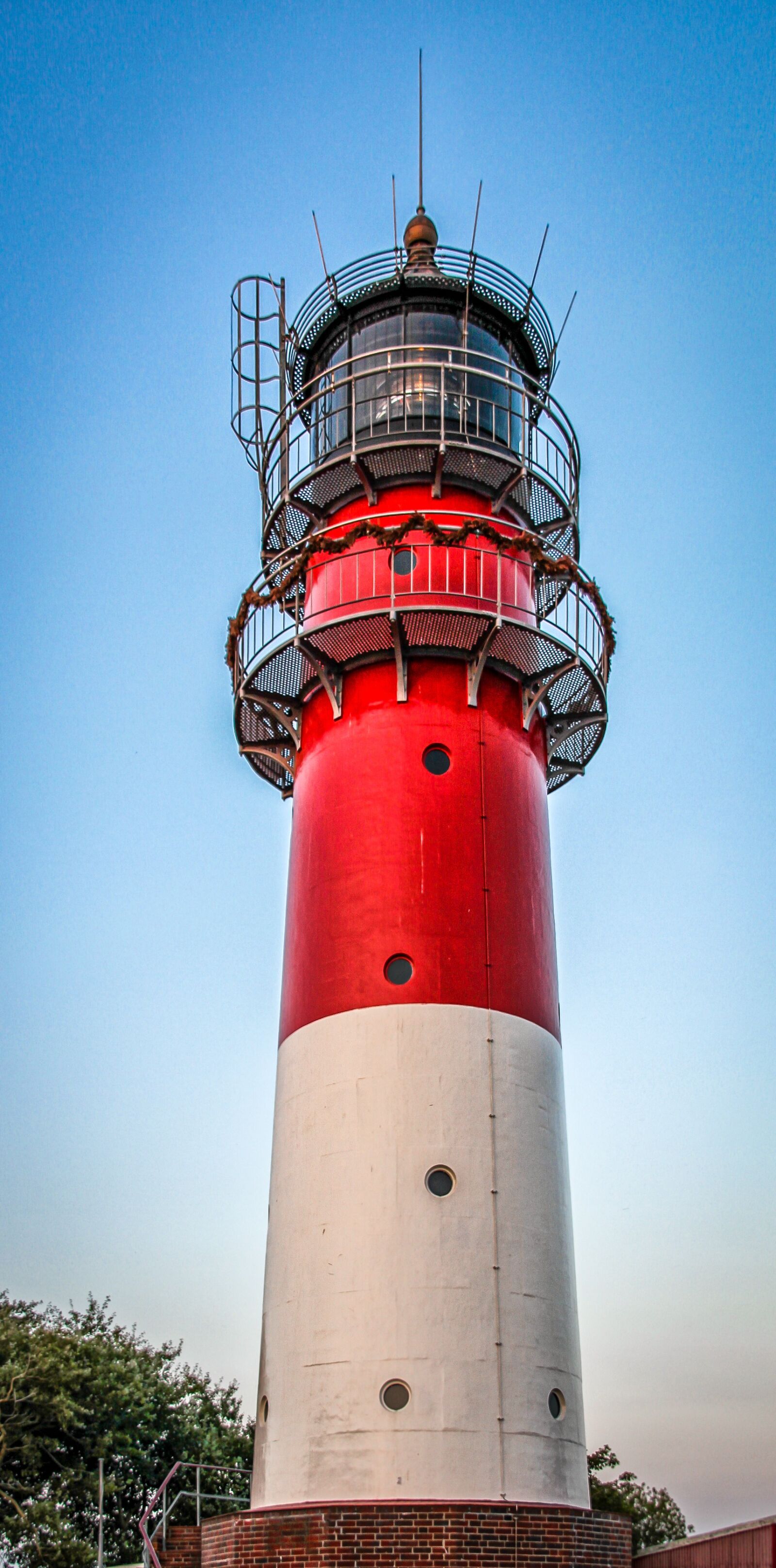 Canon EOS 550D (EOS Rebel T2i / EOS Kiss X4) sample photo. Lighthouse, red, white photography
