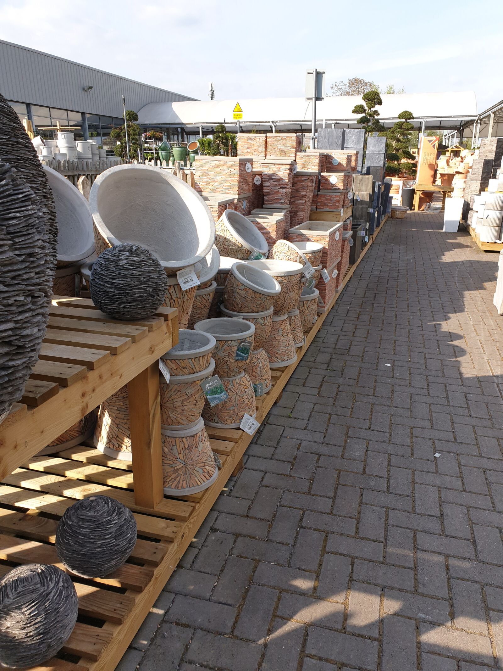Samsung Galaxy S9 sample photo. Flowerpots, garden, pottery photography