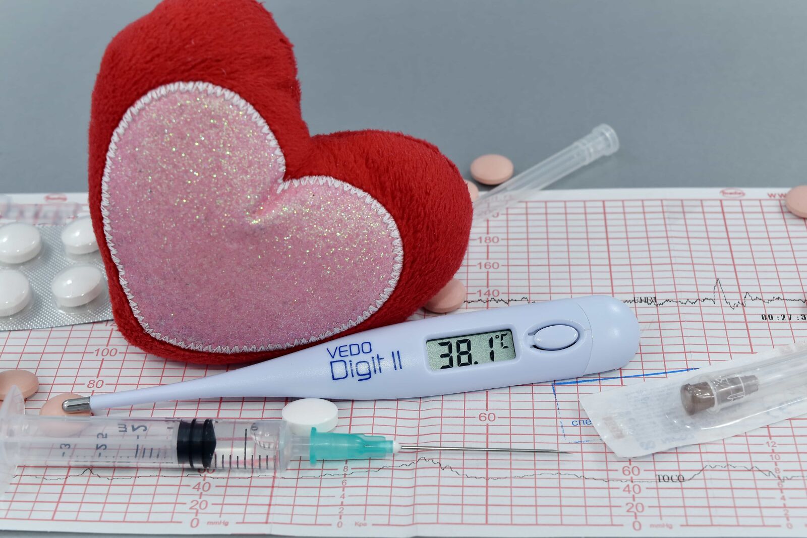 Nikon D5500 sample photo. Fever, heart, heart attack photography