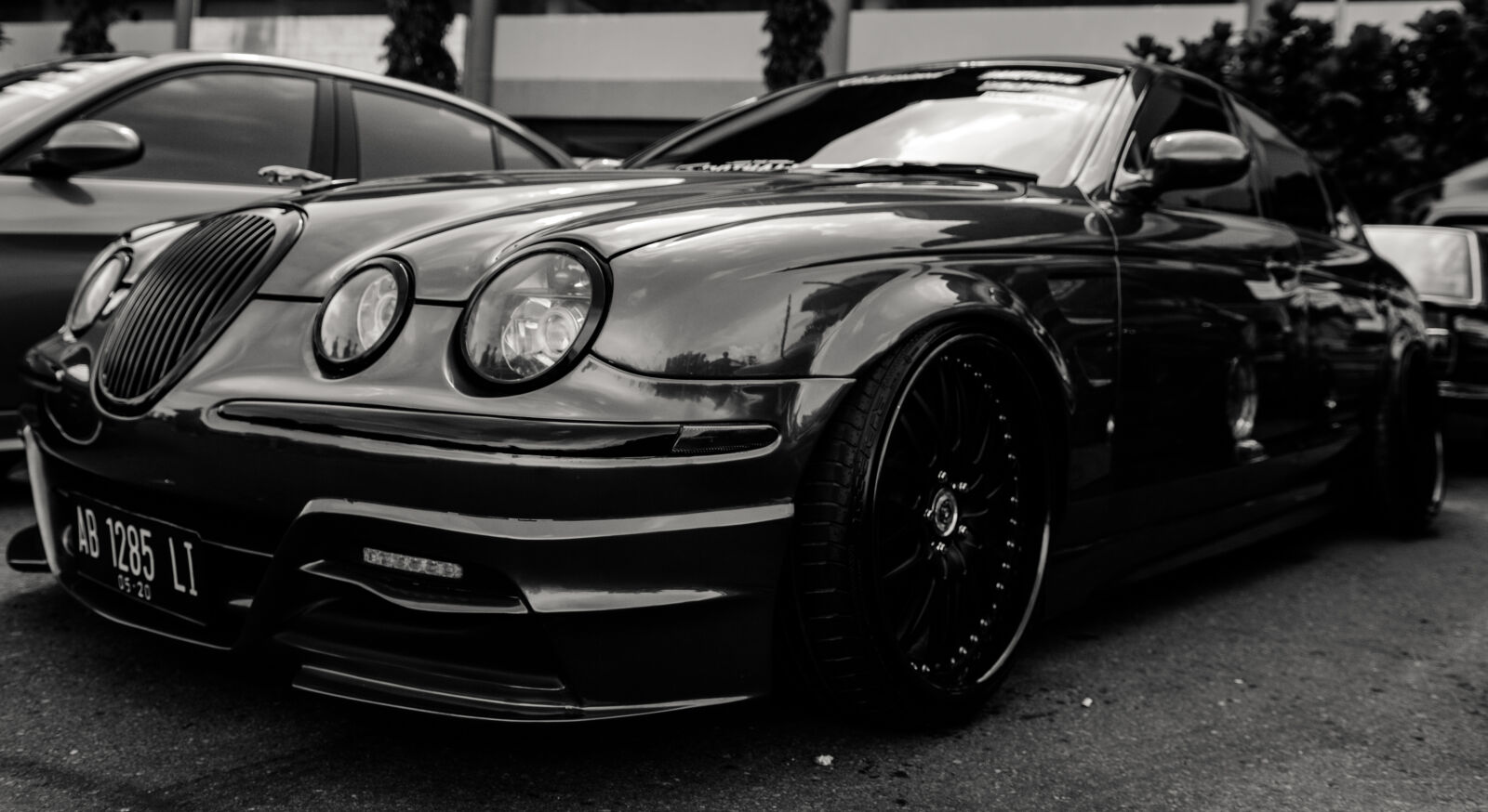 Canon EOS 60D + Sigma 18-35mm F1.8 DC HSM Art sample photo. Car, grayscale, photography photography
