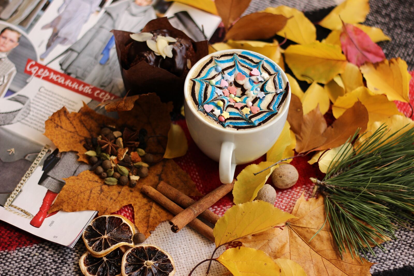 Canon EOS 600D (Rebel EOS T3i / EOS Kiss X5) + Canon EF 50mm F1.8 II sample photo. Coffee, style, leaves photography