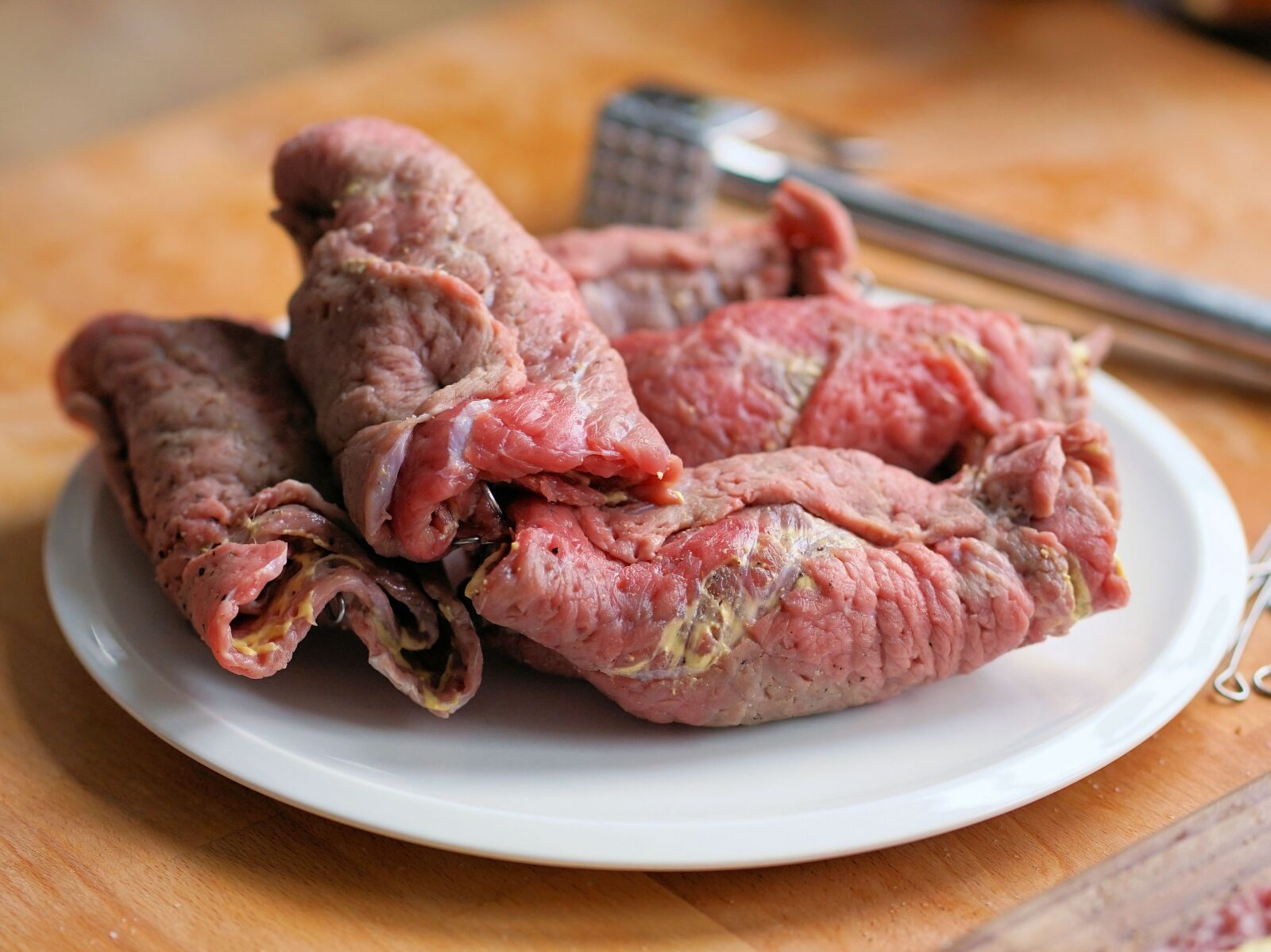 Sony FE 85mm F1.8 sample photo. Roulades, beef, meat photography