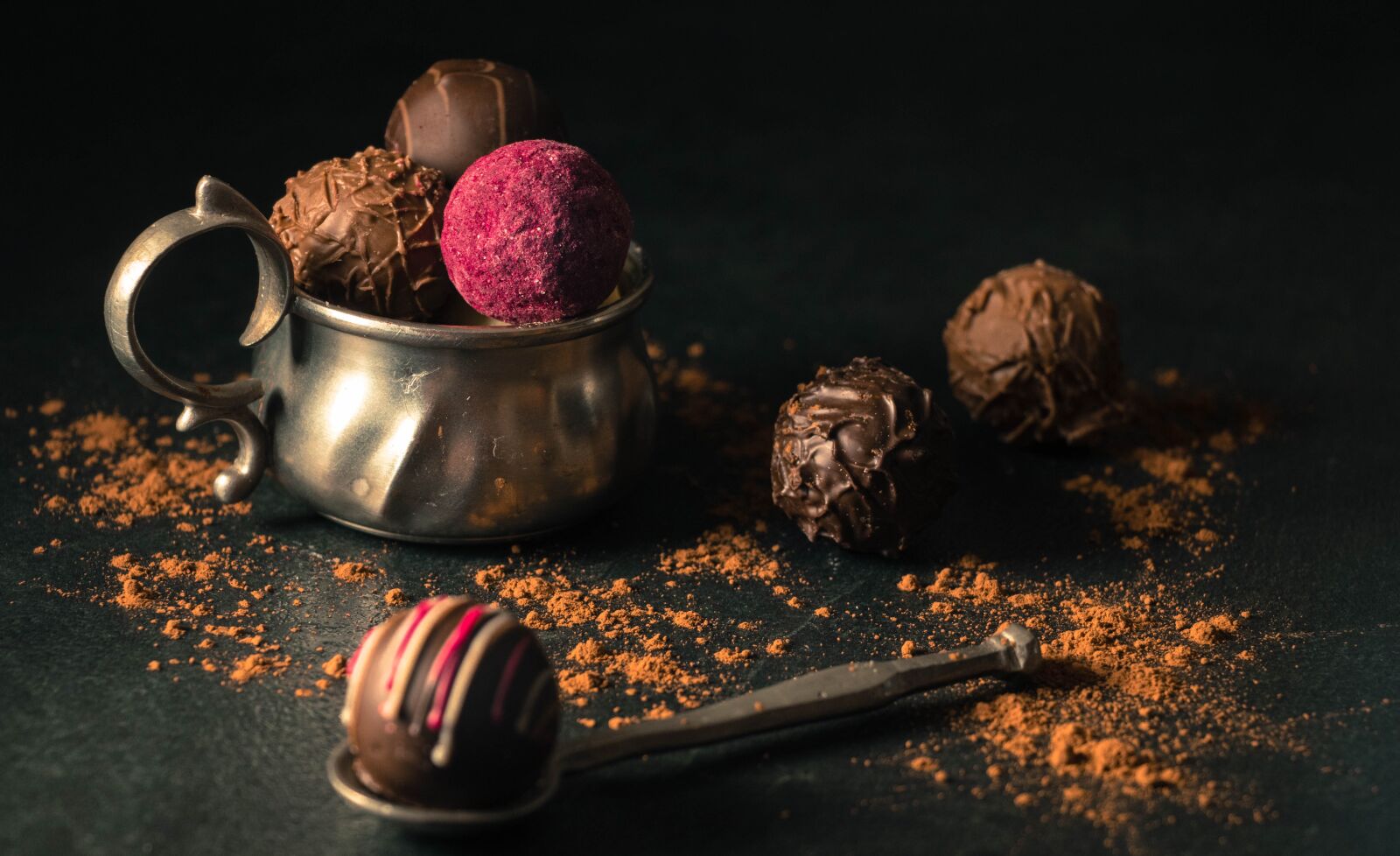 Canon EF-S 18-135mm F3.5-5.6 IS USM sample photo. Food, dark, chocolate photography