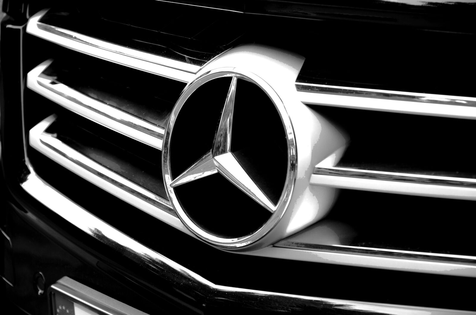Pentax K-50 sample photo. Chrome, grille, star photography