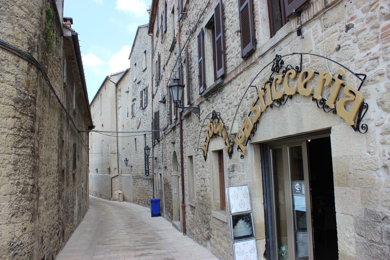 Canon EOS 600D (Rebel EOS T3i / EOS Kiss X5) sample photo. San marino, architecture, travel photography