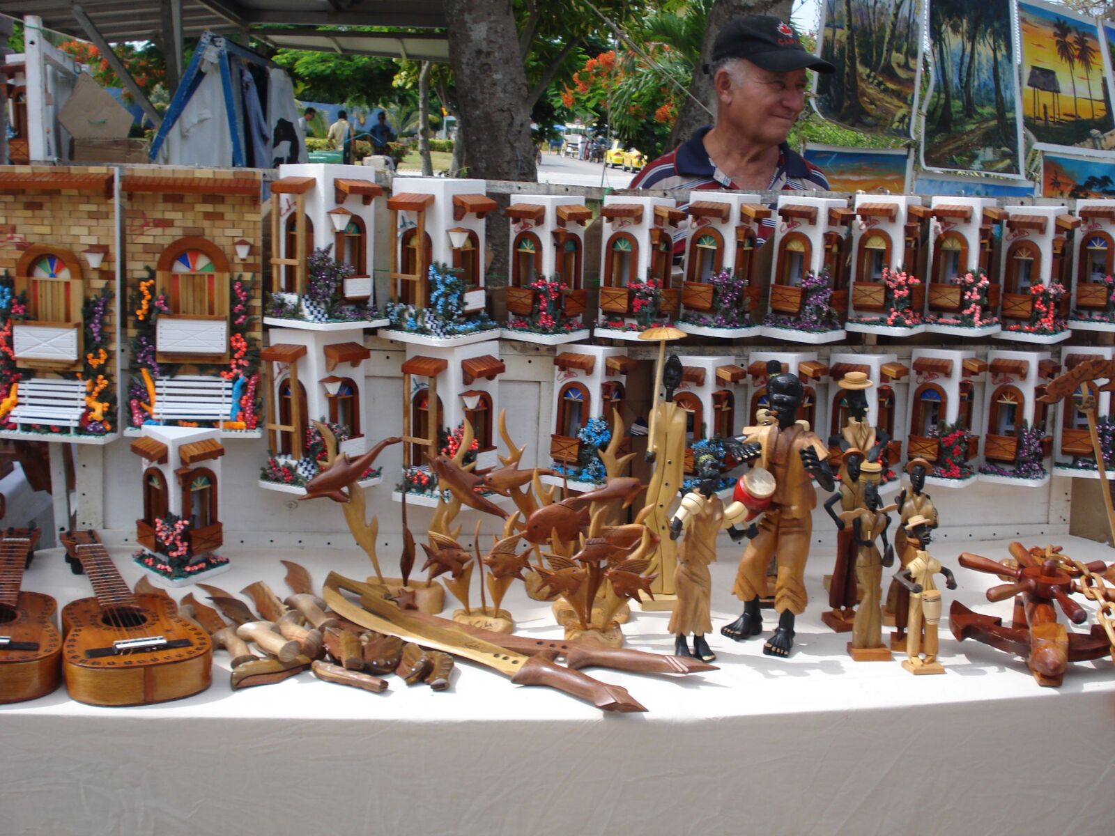 Sony DSC-W35 sample photo. Handicraft, wood crafts, cuba photography