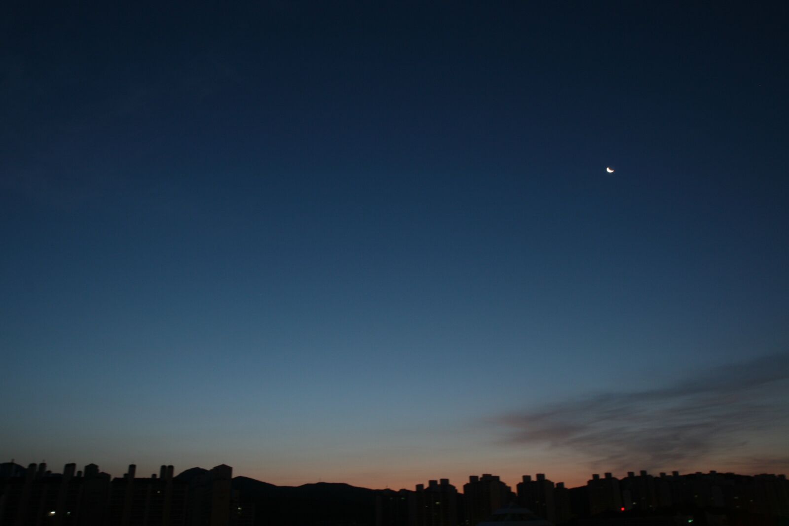 Canon EOS 30D sample photo. Suwon, dawn, moon photography
