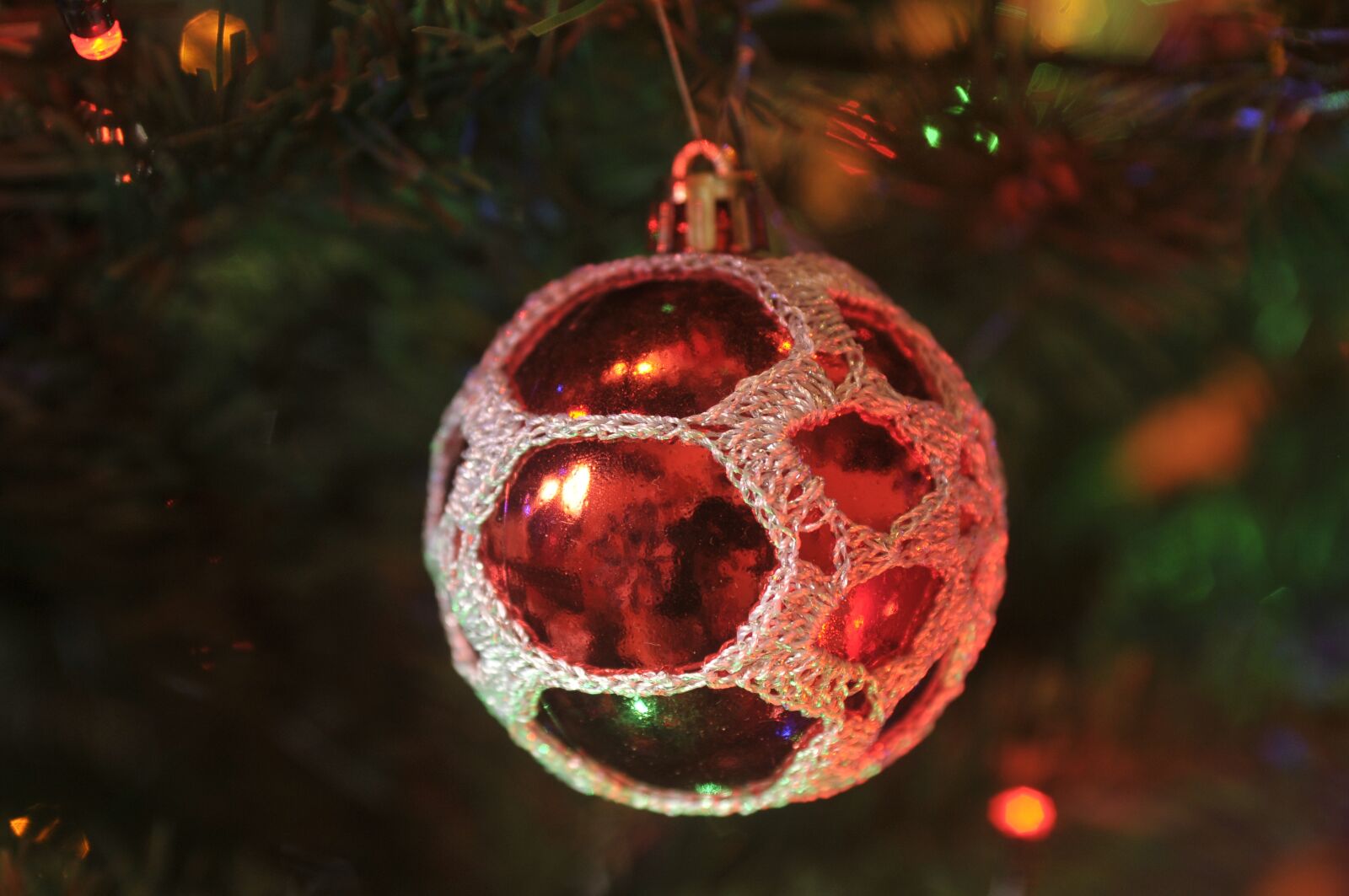 Nikon D300 sample photo. Christmas tree, bauble, the photography