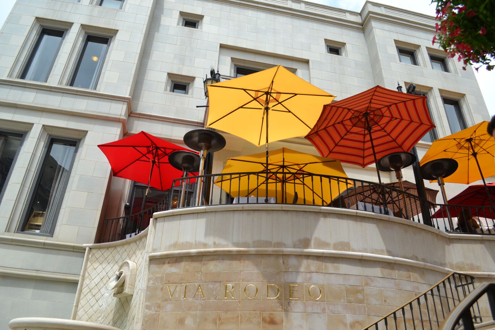 Nikon D3100 sample photo. Paraguas, colores, ciudad photography