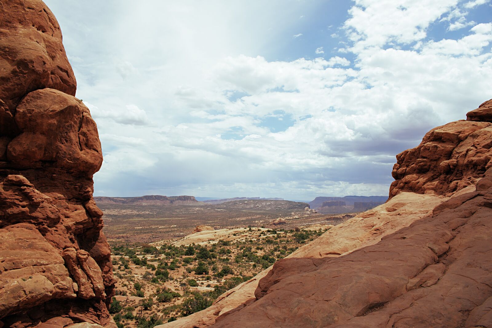 Canon EOS 750D (EOS Rebel T6i / EOS Kiss X8i) + Canon EF-S 18-55mm F3.5-5.6 IS STM sample photo. Desert, arches national park photography