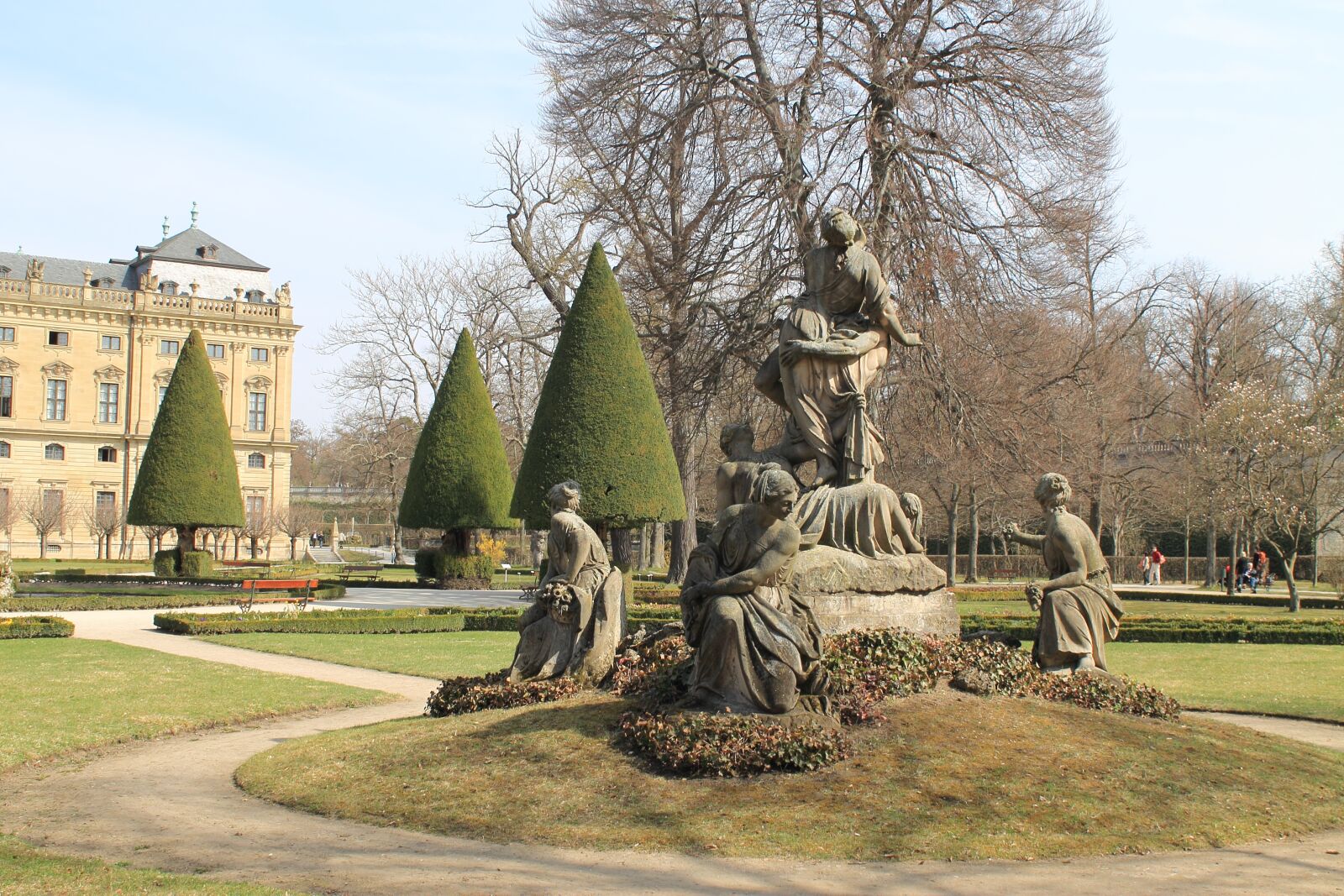 Canon EOS 1100D (EOS Rebel T3 / EOS Kiss X50) sample photo. Park, statue, grove photography