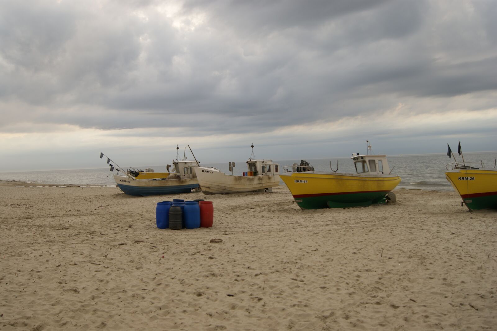 Sony Alpha DSLR-A390 sample photo. Boat, waiting, peace of photography