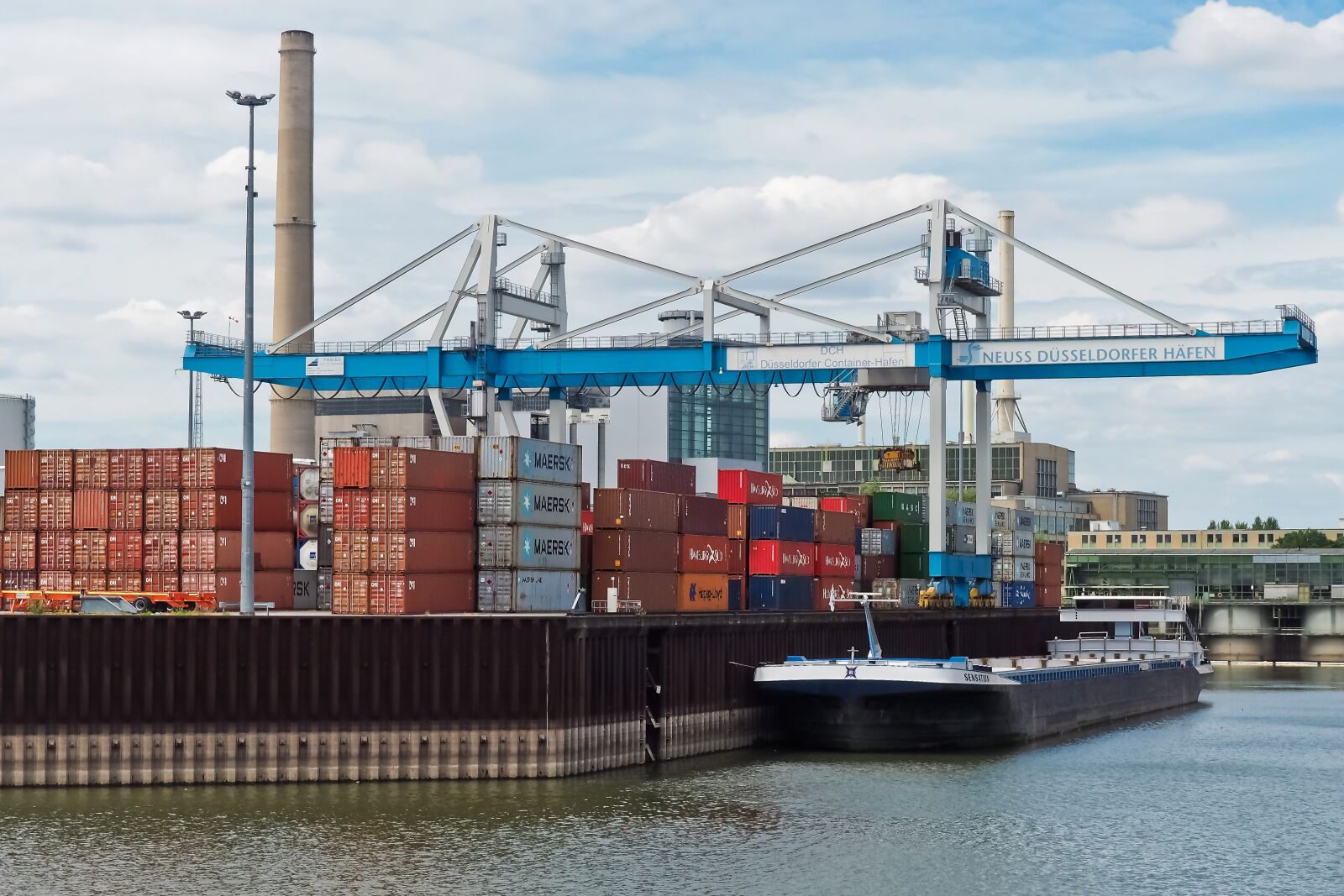 Olympus OM-D E-M10 sample photo. Port, port facility, transport photography