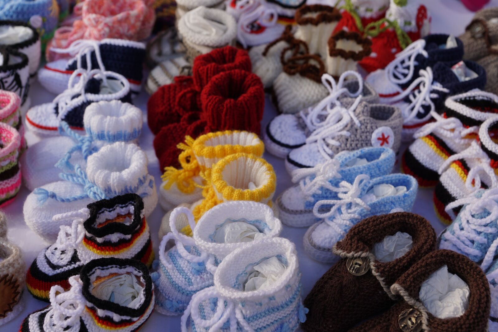 Sony DT 16-50mm F2.8 SSM sample photo. Baby, shoes, colorful photography