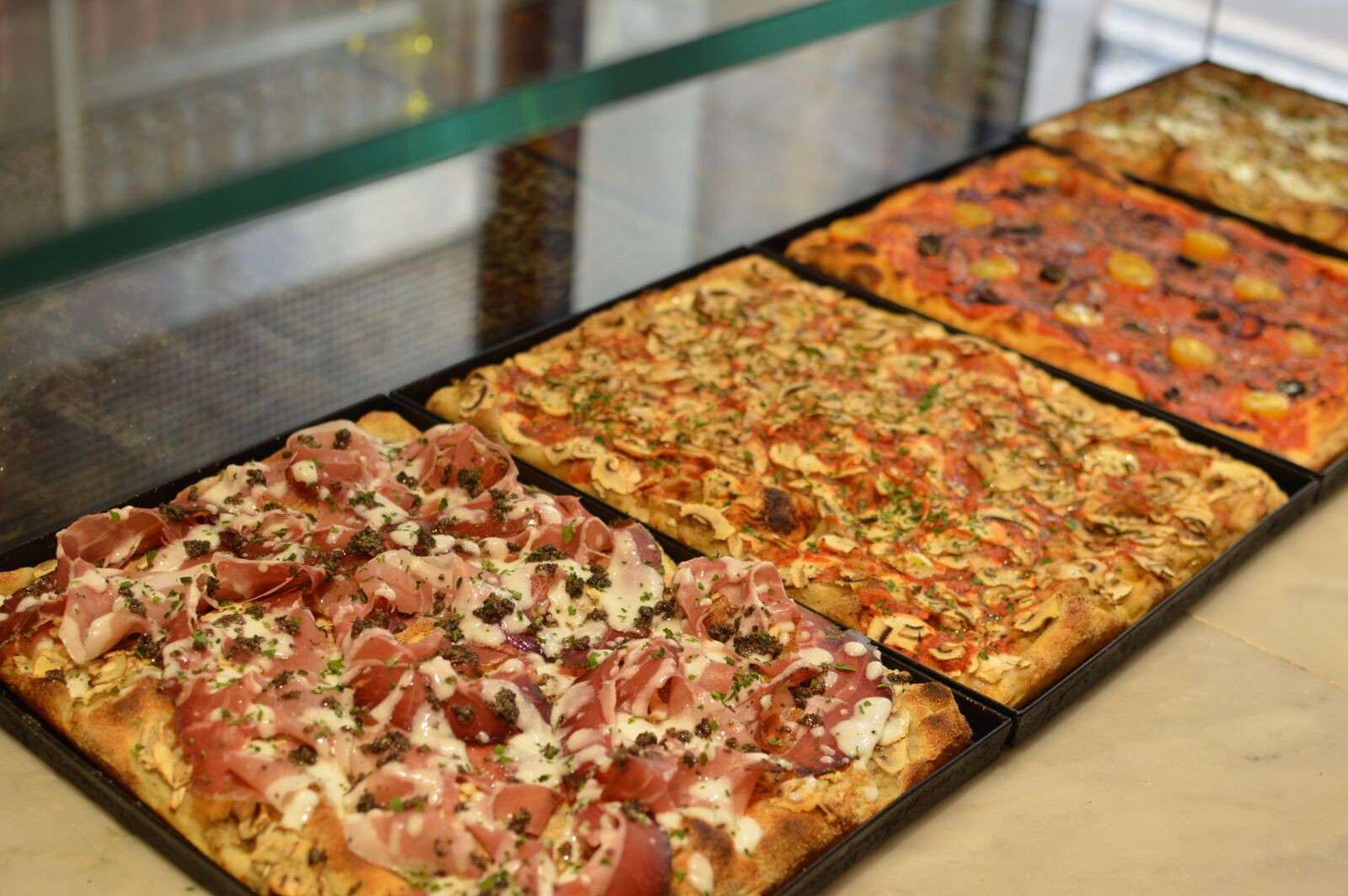 Nikon D3200 sample photo. The roman, rome, pizzeria photography