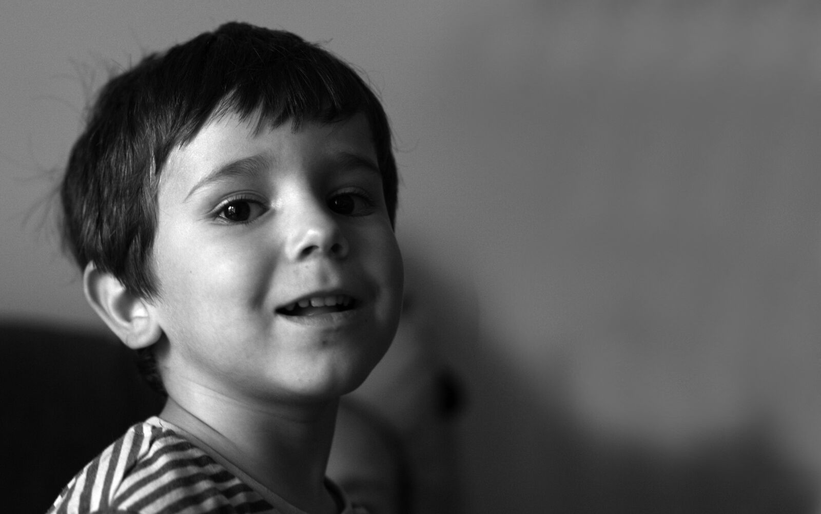 Canon EOS 500D (EOS Rebel T1i / EOS Kiss X3) sample photo. Child, black and white photography