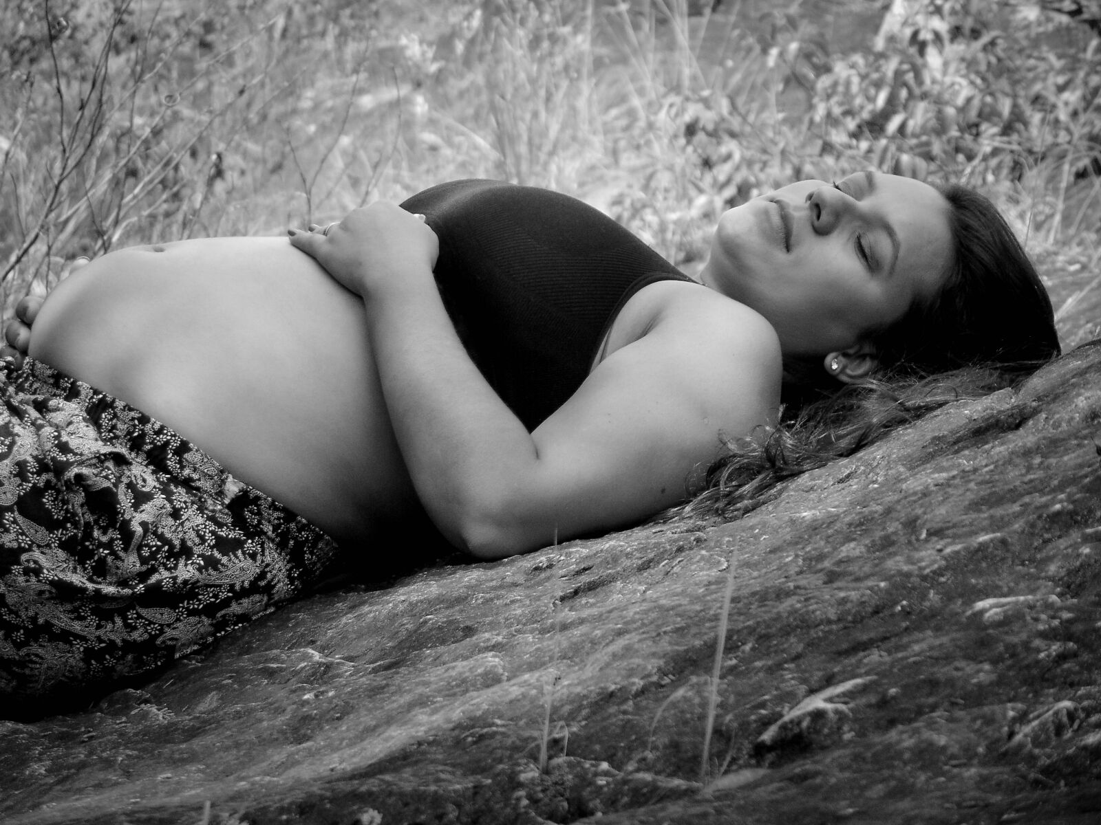 Sony Cyber-shot DSC-H300 sample photo. Pregnant woman, mother, outdoors photography