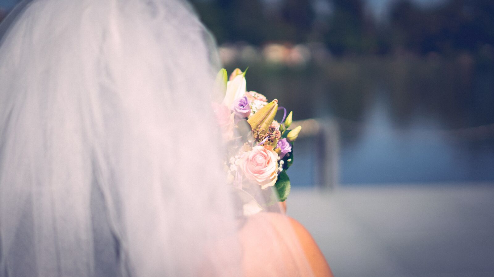 Sony a7 sample photo. Bride, veil, flowers photography