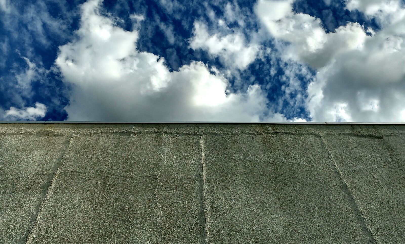 Motorola MotoG3 sample photo. Wall, sky, clouds photography