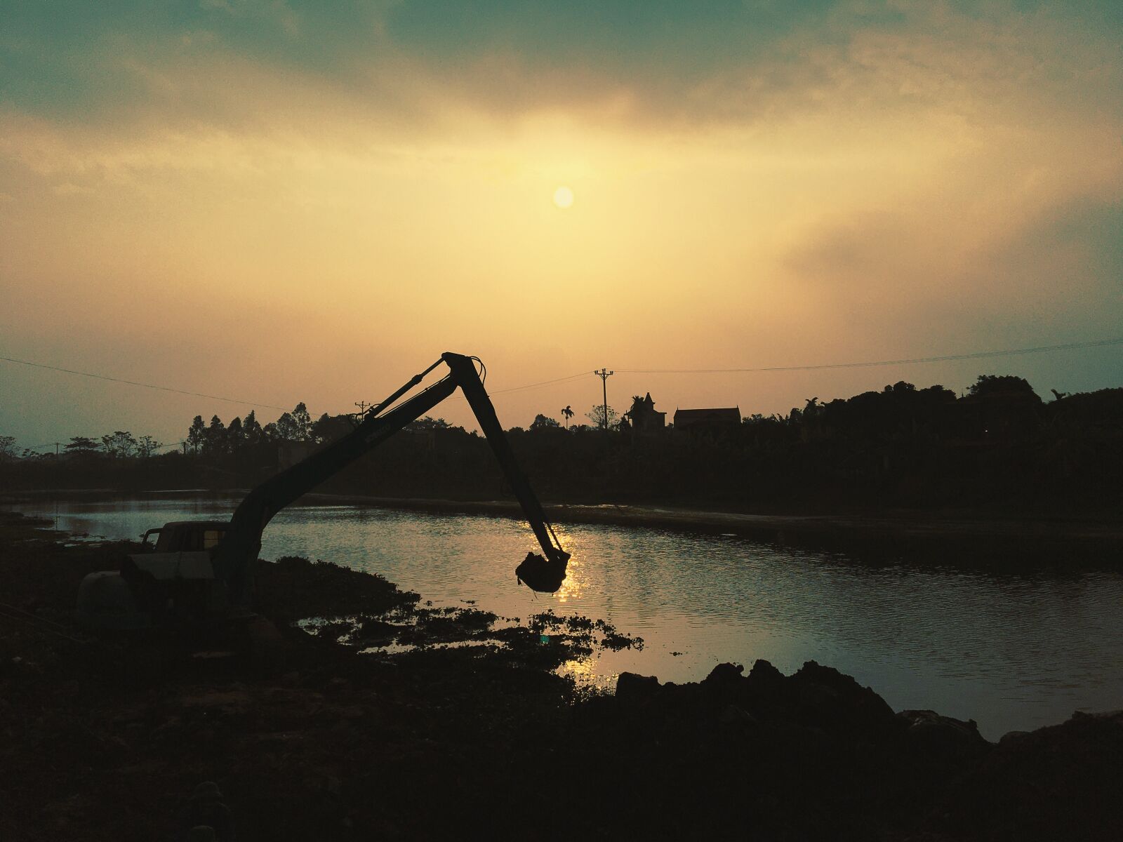 iPhone 6s back camera 4.15mm f/2.2 sample photo. Sunset, site, river photography