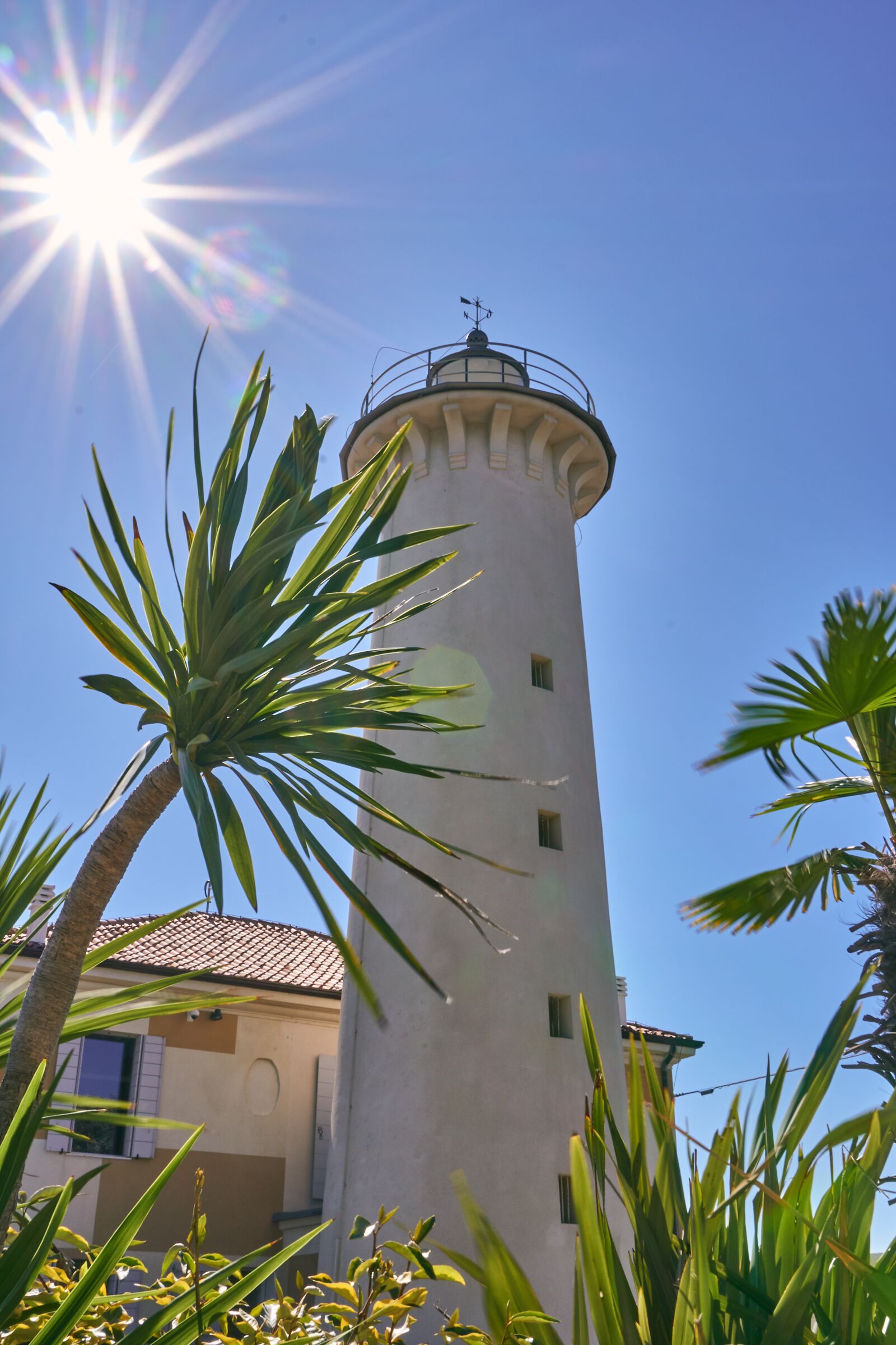 Sony a6400 sample photo. Lighthouse, sun, backlighting photography