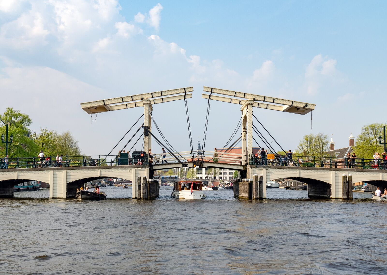 Canon EOS 750D (EOS Rebel T6i / EOS Kiss X8i) sample photo. Amsterdam, magere brug, wooden photography