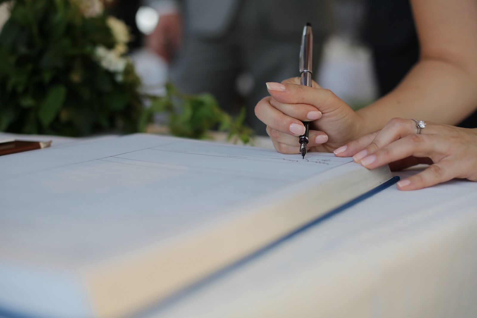 Canon EOS 5D Mark III sample photo. Signature, hands, book, document photography