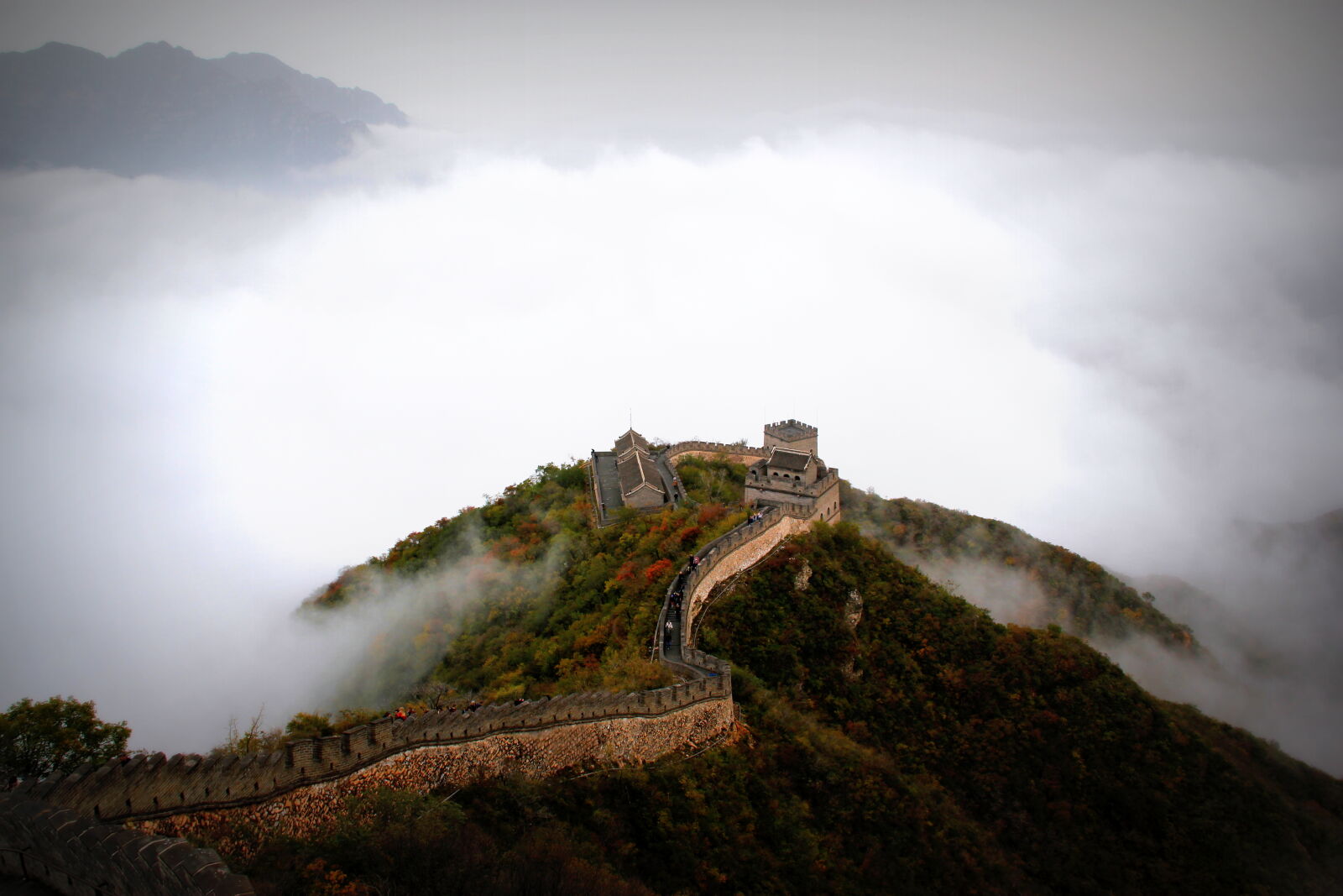 Canon EOS 550D (EOS Rebel T2i / EOS Kiss X4) sample photo. Mountains, clouds, historical, great photography
