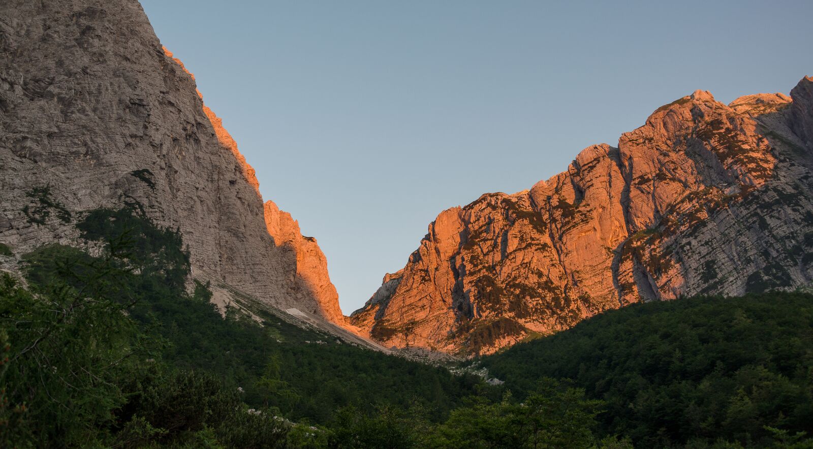 Nikon D800 sample photo. Cliff, landscape, mountain photography