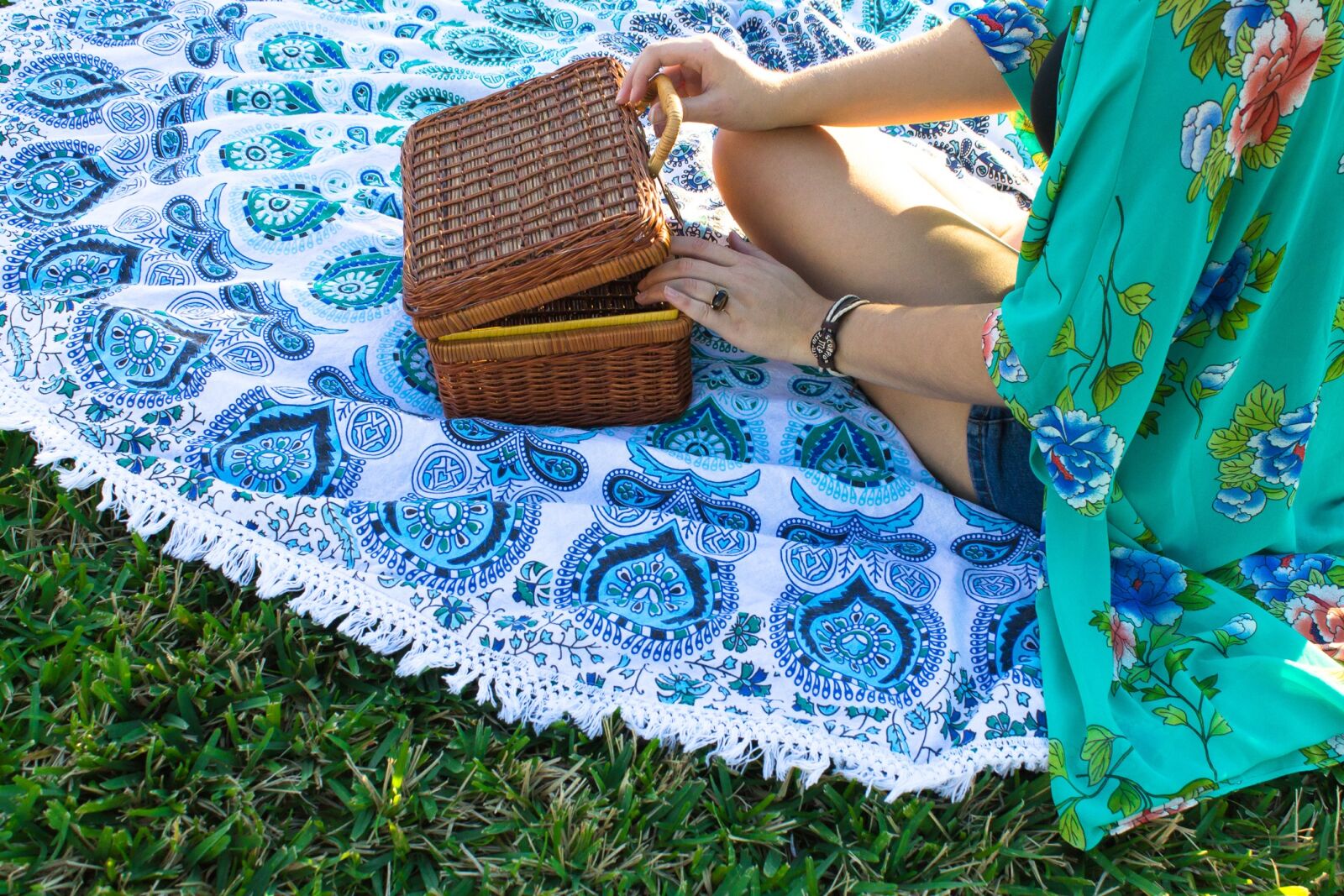 Canon EOS 1100D (EOS Rebel T3 / EOS Kiss X50) sample photo. Aesthetic, picnic, pattern photography