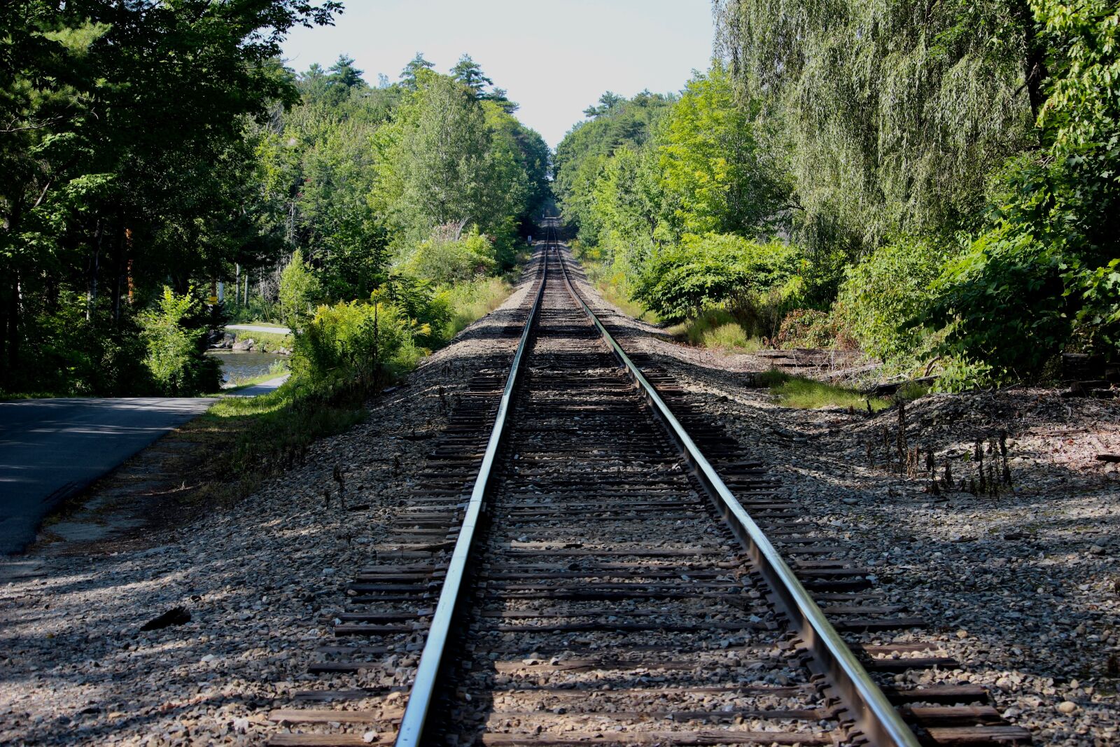 Canon EOS 100D (EOS Rebel SL1 / EOS Kiss X7) sample photo. Rails, railroad, distance photography
