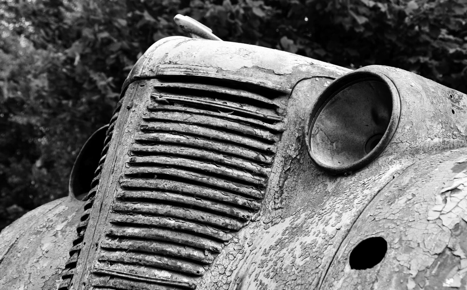 Nikon D3300 sample photo. Rust, old, monochrome, junkyard photography