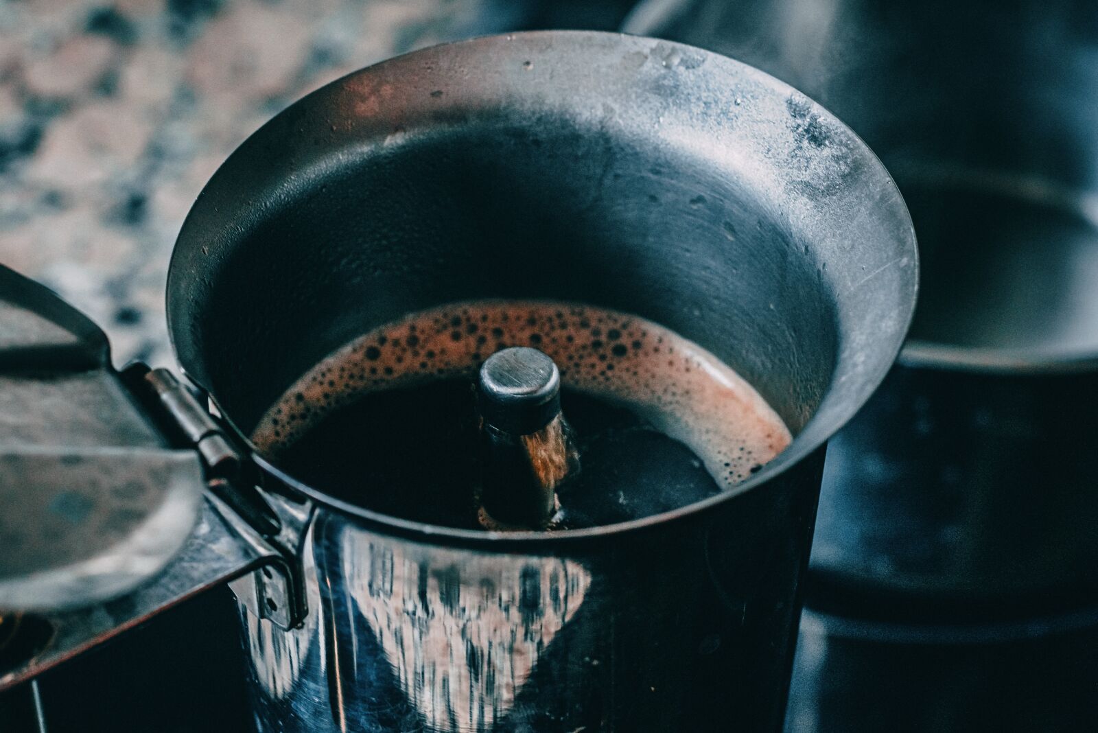 Sony a7R II + Canon EF 50mm F1.4 USM sample photo. Coffee, kettle, boiling photography