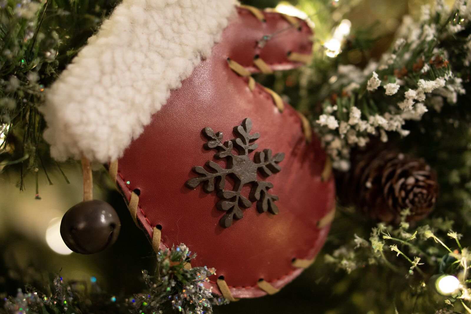 E 50mm F1.8 OSS sample photo. Christmas, ornament, decoration photography