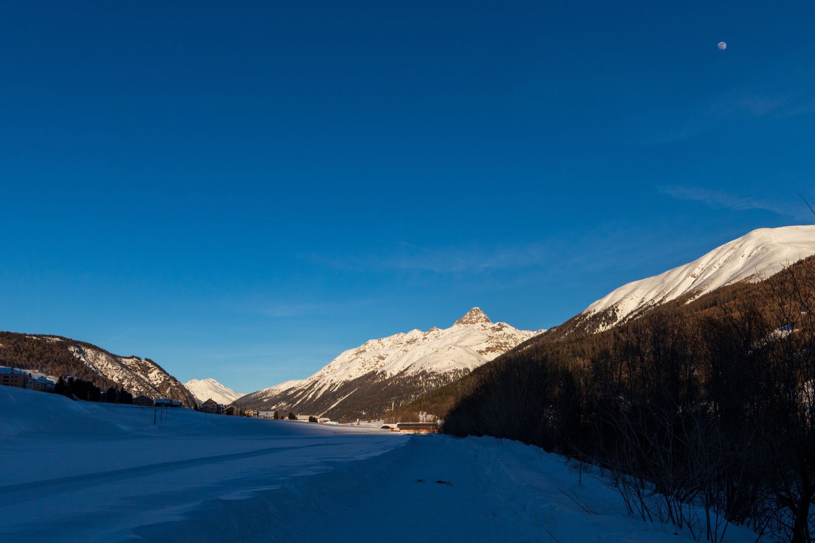 Canon EOS 6D Mark II sample photo. Mountains, blue, evening photography