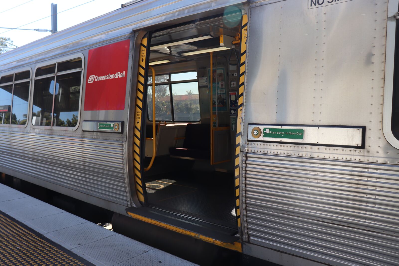 Canon EOS 200D (EOS Rebel SL2 / EOS Kiss X9) sample photo. Train, rail, queensland rail photography